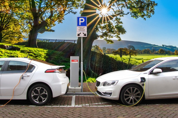 Four reasons why cheap gas prices will not stall the electric vehicle market